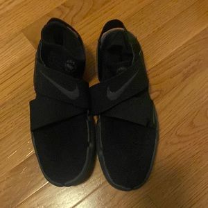 Nike free run motion - worn but still in good shape - mens size 10